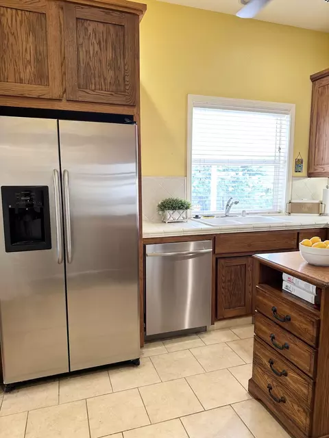 Kitchen - 2535 W Visalia Rd #B, Exeter, CA 93221 photo 5 of 5