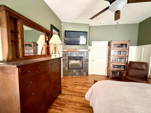 Bedroom - 2535 W Visalia Rd #B, Exeter, CA 93221 photo 2 of 4