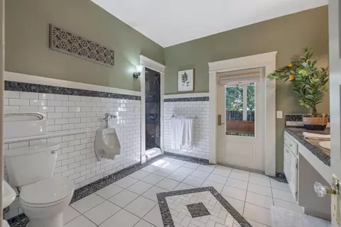 Bath - 224 N E St, Exeter, CA 93221 photo 3 of 11