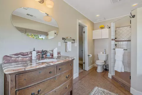 Bath - 224 N E St, Exeter, CA 93221 photo 10 of 11