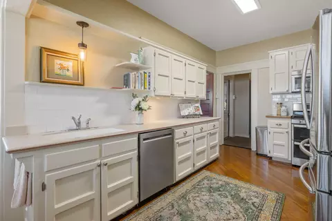 Kitchen - 224 N E St, Exeter, CA 93221 photo 4 of 4