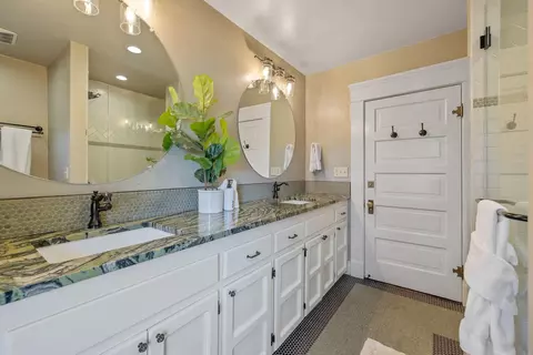 Bath - 224 N E St, Exeter, CA 93221 photo 7 of 11