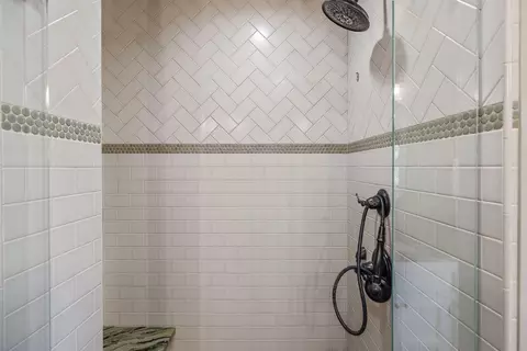 Bath - 224 N E St, Exeter, CA 93221 photo 8 of 11