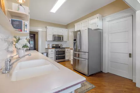 Kitchen - 224 N E St, Exeter, CA 93221 photo 2 of 4