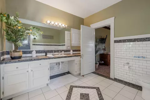 Bath - 224 N E St, Exeter, CA 93221 photo 4 of 11