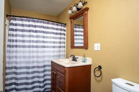 Bath - 2945 E College Ave, Visalia, CA 93292 photo 1 of 1