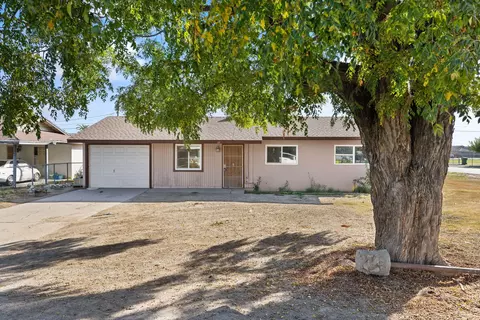Exterior - 190 S Evans St, Tipton, CA 93272 photo 1 of 8