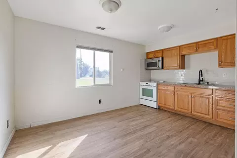 Kitchen - 190 S Evans St, Tipton, CA 93272 photo 1 of 2