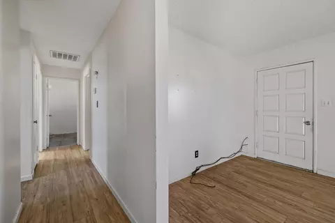 Entry Way - 190 S Evans St, Tipton, CA 93272 photo 3 of 5