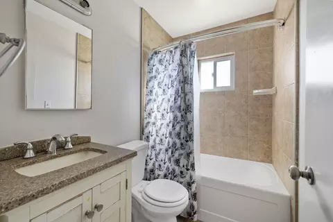 Bath - 190 S Evans St, Tipton, CA 93272 photo 1 of 1