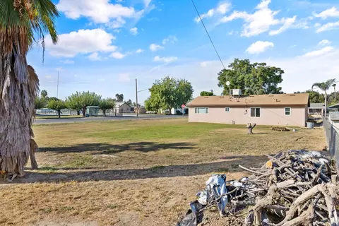 Exterior - 190 S Evans St, Tipton, CA 93272 photo 7 of 8