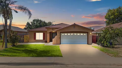 643 S Cloverleaf St, Porterville, CA 93257