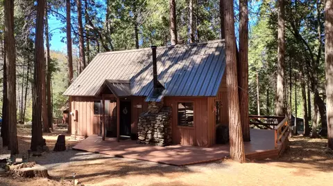 1803 John Gerney Dr, Camp Nelson, CA 93208