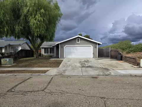 300 Old Town Dr, Tulare, CA 93274