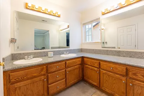 Bath - 1145 E Ferguson Ave, Visalia, CA 93292 photo 2 of 5