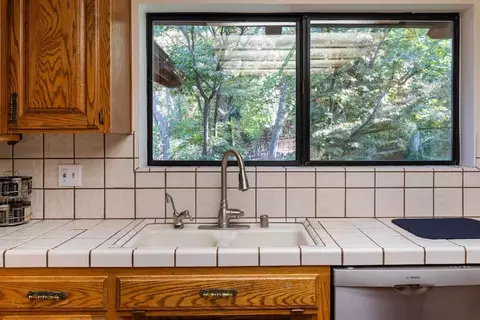 Kitchen - 41045 E Mynatt Dr, Three Rivers, CA 93271 photo 2 of 3