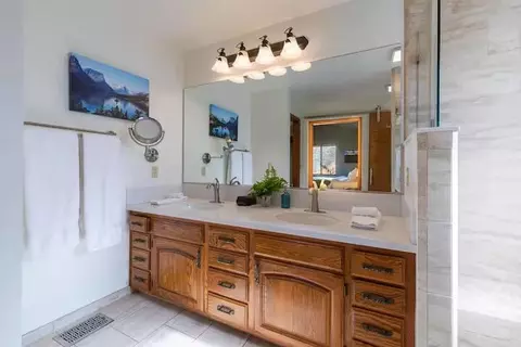 Bath - 41045 E Mynatt Dr, Three Rivers, CA 93271 photo 2 of 4