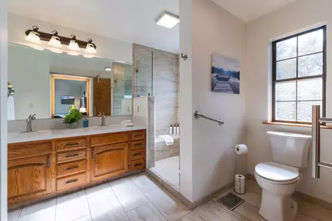 Bath - 41045 E Mynatt Dr, Three Rivers, CA 93271 photo 1 of 4