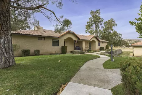 28881 Shannon Ct #24, Tehachapi, CA 93561 photo 2