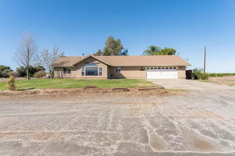 32799 Rd 196 #B, Woodlake, CA 93286