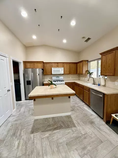 Kitchen - 1803 Durango Court Ct, Tulare, CA 93274 photo 2 of 2