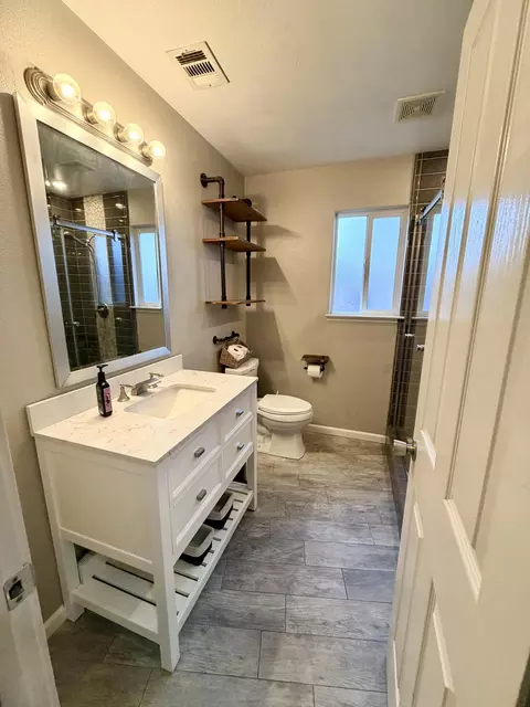 Bath - 1803 Durango Court Ct, Tulare, CA 93274 photo 4 of 5