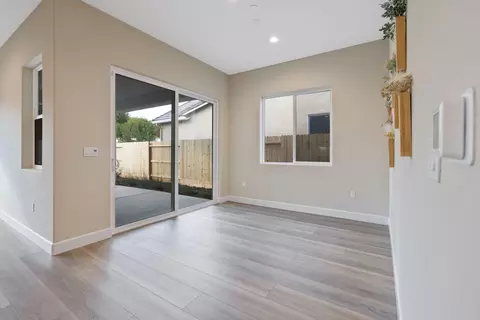 2190 NW Mitchell St, Hanford, CA 93230 photo 9
