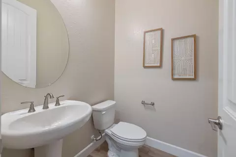 2190 NW Mitchell St, Hanford, CA 93230 photo 5