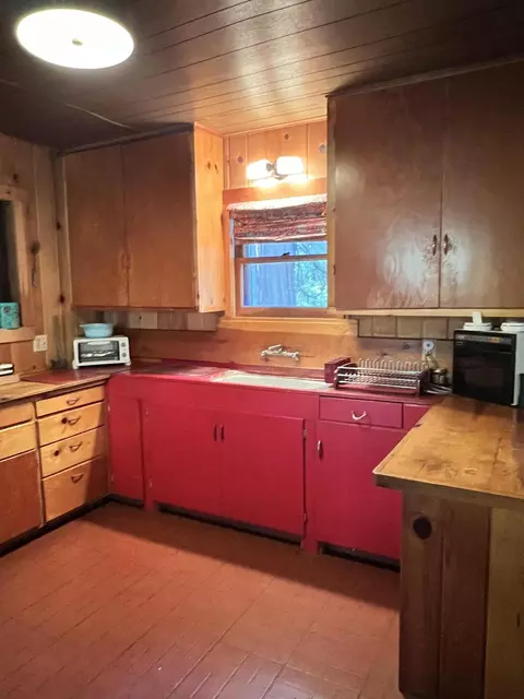 Kitchen - 2115 Ferguson Dr, Camp Nelson, CA 93265 photo 4 of 5