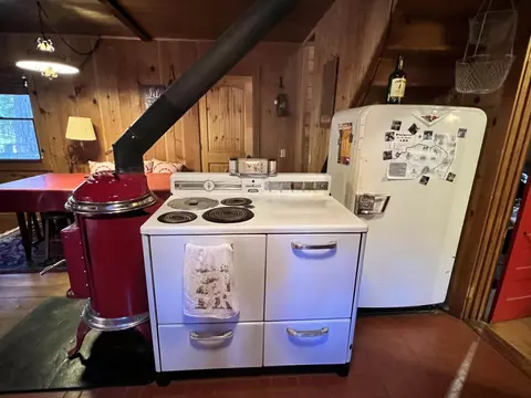 Kitchen - 2115 Ferguson Dr, Camp Nelson, CA 93265 photo 2 of 5