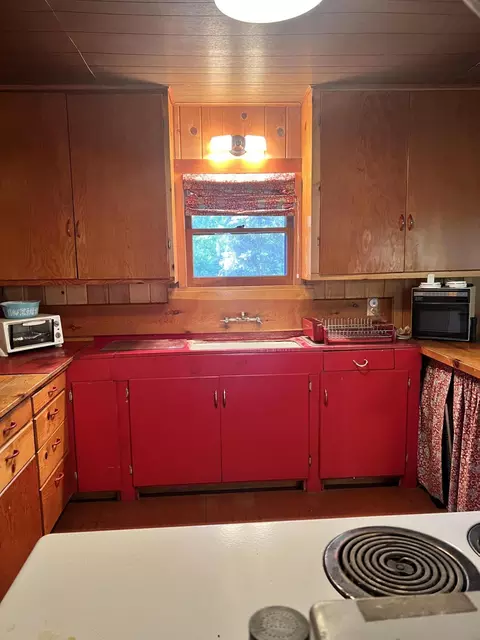 Kitchen - 2115 Ferguson Dr, Camp Nelson, CA 93265 photo 5 of 5
