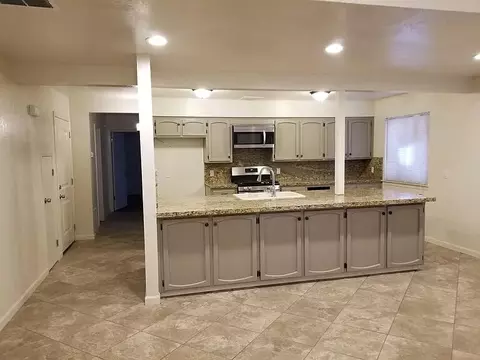 2741 W Mission Ct, Visalia, CA 93277