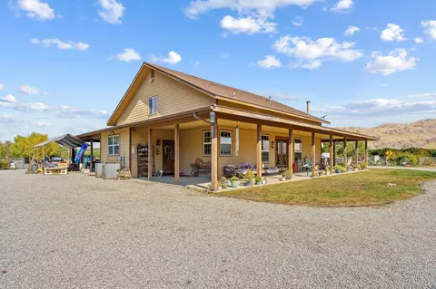 24279 Ave 224, Lindsay, CA 93247