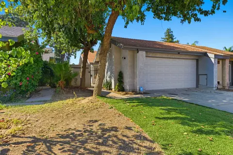 1633 N Tipton St, Visalia, CA 93292