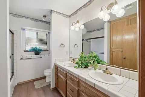 Bath - 1946 E Harvard Ct, Visalia, CA 93292 photo 1 of 6