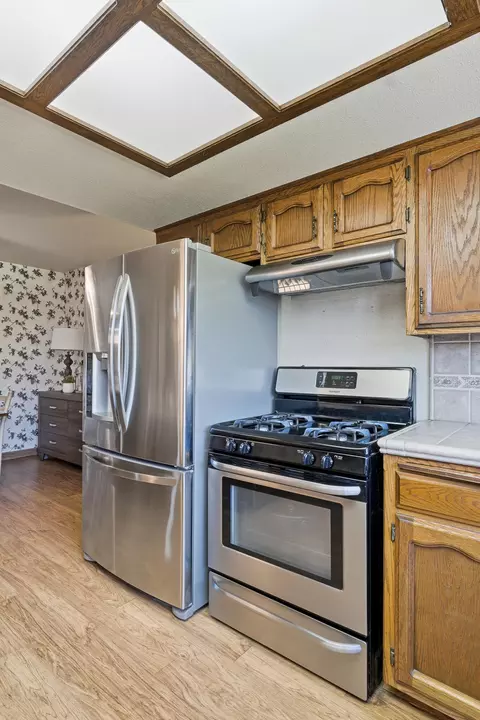 Kitchen - 1946 E Harvard Ct, Visalia, CA 93292 photo 6 of 8
