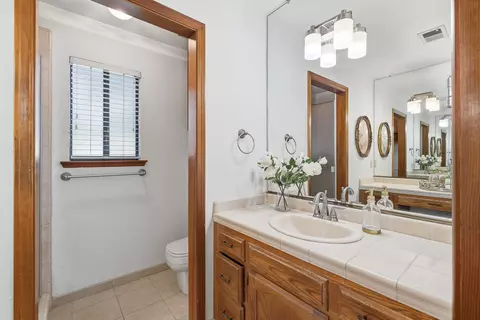 Bath - 1946 E Harvard Ct, Visalia, CA 93292 photo 5 of 6