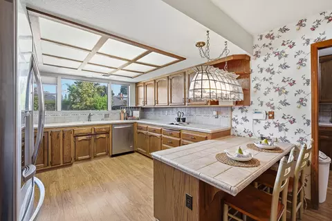 Kitchen - 1946 E Harvard Ct, Visalia, CA 93292 photo 3 of 8