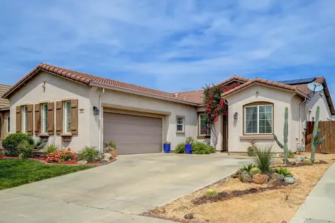 3350 W Stewart Ave, Visalia, CA 93291