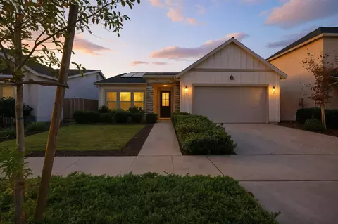 2610 W Mallard Ln, Hanford, CA 93230