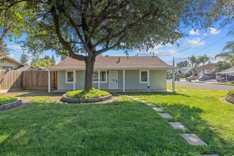 705 W Walnut Ave, Visalia, CA 93277