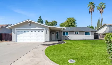 3731 S Mountain Ct, Visalia, CA 93277