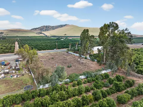 365 N Spruce Rd, Exeter, CA 93221