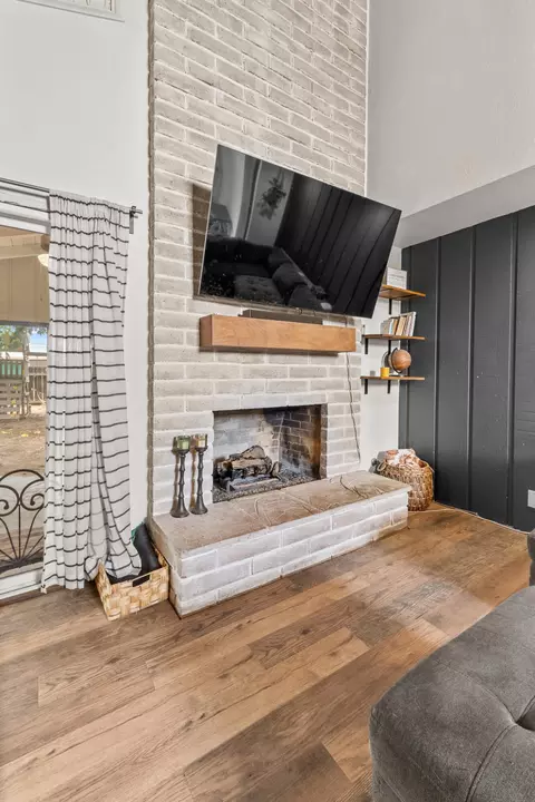 Living - 510 S Quince Ave, Exeter, CA 93221 photo 4 of 4