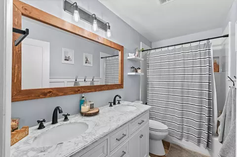 Bath - 510 S Quince Ave, Exeter, CA 93221 photo 1 of 3