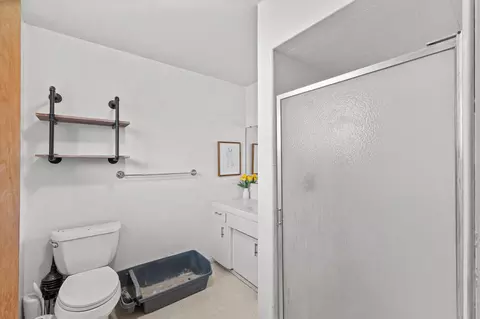 Bath - 510 S Quince Ave, Exeter, CA 93221 photo 3 of 3