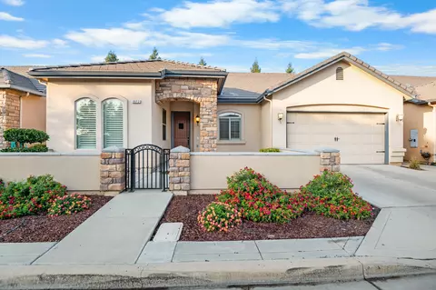 5512 W Orchard Ave, Visalia, CA 93277