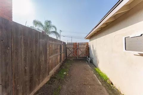 Exterior - 2102 E Bardsley Ave, Tulare, CA 93274 photo 5 of 11
