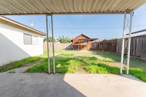 Exterior - 2102 E Bardsley Ave, Tulare, CA 93274 photo 4 of 11