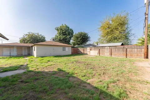 Exterior - 2102 E Bardsley Ave, Tulare, CA 93274 photo 10 of 11
